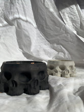Load image into Gallery viewer, Skull candle