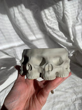 Load image into Gallery viewer, Skull candle